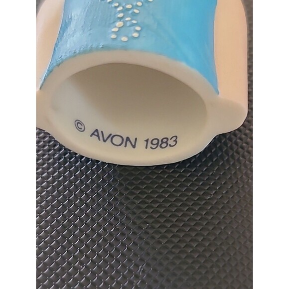 AVON 1983 CIRCA 1927 PORCELAIN MINIATURE LADY"S BUST FIGURINE  1 1/2 " - Picture 6 of 8